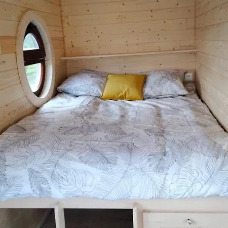 Holiday home Sejour Pittoresque En Roulotte Equipee - Fr-1-410-455